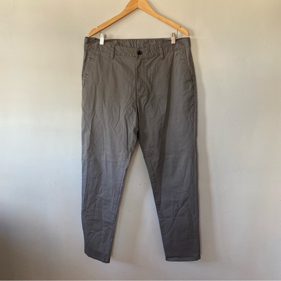 Vuori Collins Chino Pant Gray Size 36 Like New - Picture 3 of 6
